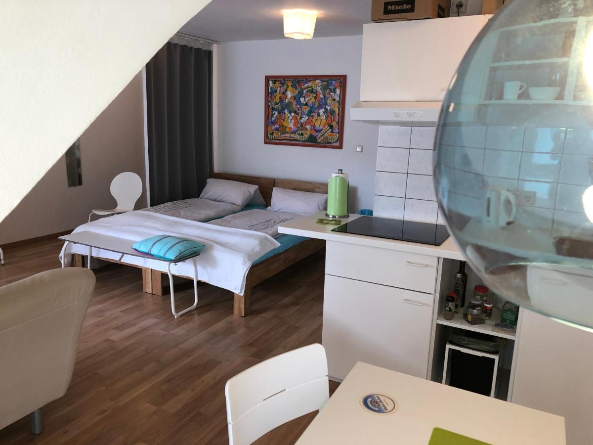 Studio Ochsenfurt Mit Sonnigem Balkon Buitenkant foto