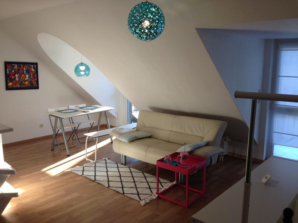 Studio Ochsenfurt Mit Sonnigem Balkon Buitenkant foto