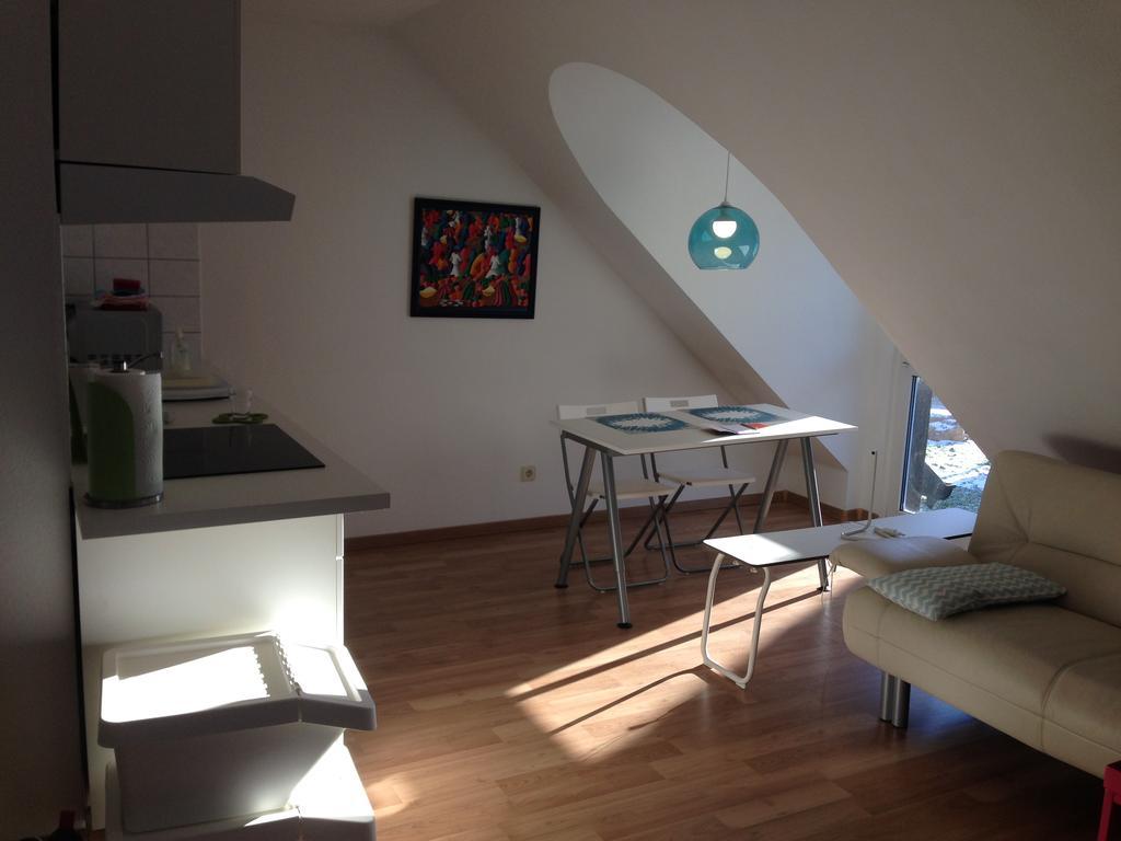 Studio Ochsenfurt Mit Sonnigem Balkon Buitenkant foto